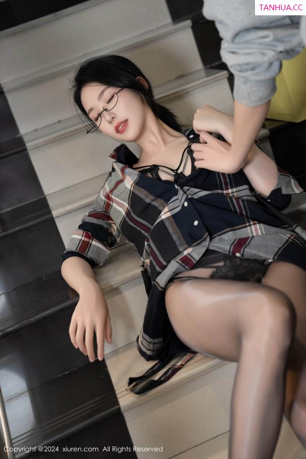 陈若依 抖娘利世 [XiuRen]高清写真图 2024.07.26 No.8924 利世 黑丝美腿第36张图片